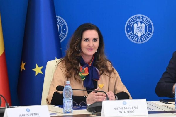 România este prima țară din Uniunea Europeană care a transmis Comisiei Europene ”Raport bienal pentru implementarea garanției pentru copii”