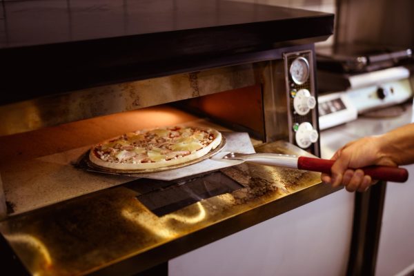 Ghid pentru alegerea unui cuptor de pizza profesional pentru restaurantul tău 