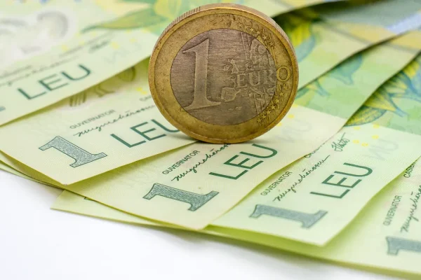 Leul recâștigă teren după alegeri: reacție pozitivă a piețelor, dar euro rămâne peste pragul de 5 lei