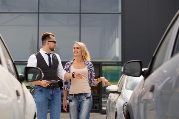 Leasingul operațional auto: când merită și ce include contractul