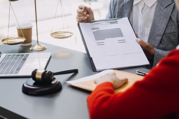 Ai nevoie de consultanță juridică? Unde găsești un avocat bun în București
