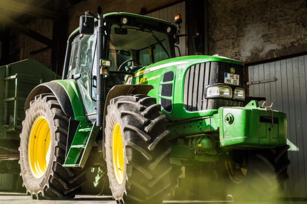 Ce aduce în plus un tractor John Deere față de alte mărci