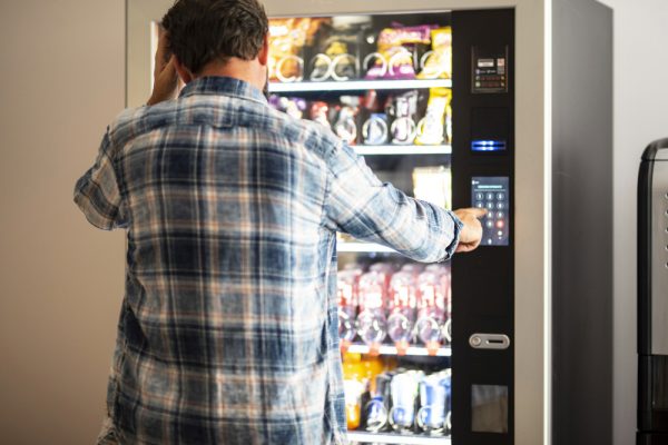 Vending machine: un model de afacere cu investiție redusă și profit constant