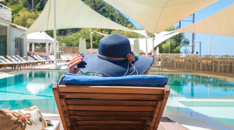 hotel cu piscină