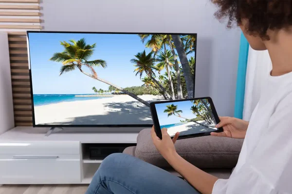 3 funcții utile ale unui televizor smart pe care poate nu le folosești
